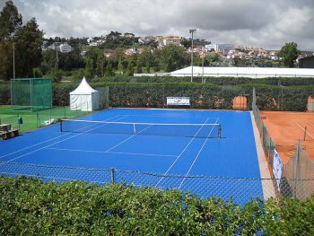 Mūsu pārvietojamie tenisa grīdas segumi nodrošina papildus aizsardzību.